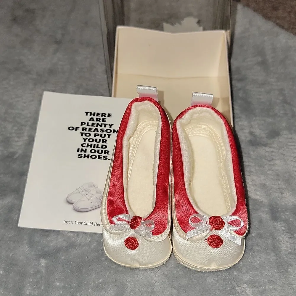 Vintage New Baby Deer White / Red Satin Like Shoes Size 2 (3-6 months)